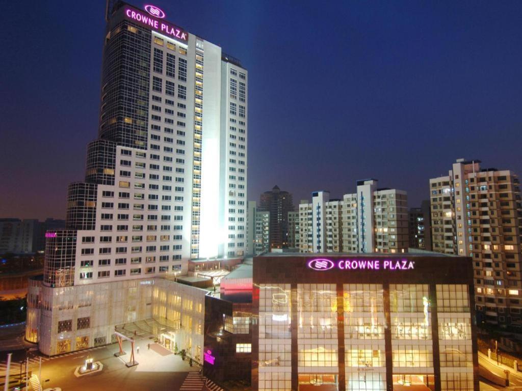 Crowne Plaza Shanghai Pudong By Ihg Екстер'єр фото