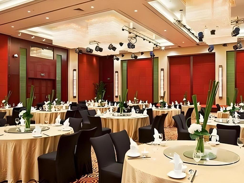 Crowne Plaza Shanghai Pudong By Ihg Екстер'єр фото