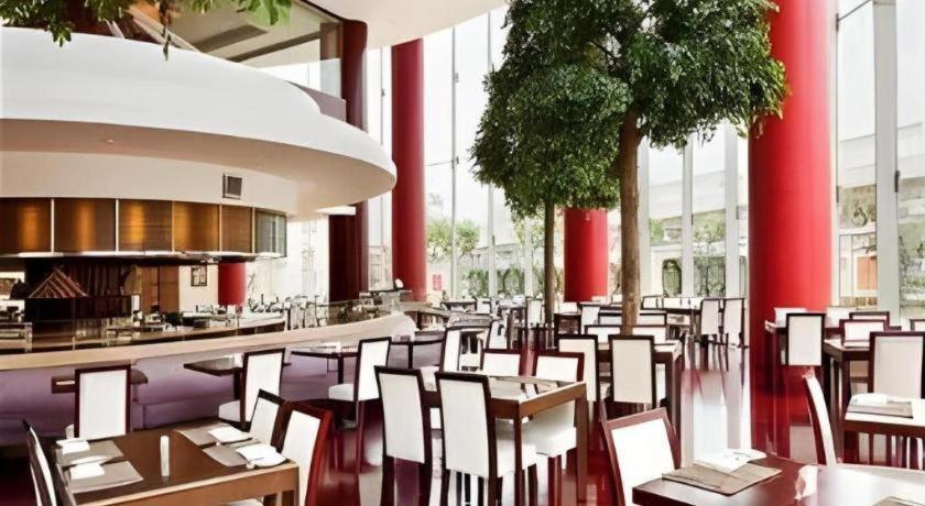 Crowne Plaza Shanghai Pudong By Ihg Екстер'єр фото
